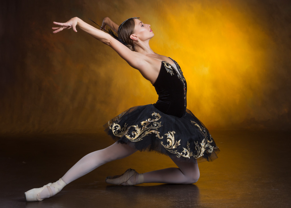 Black Swan, performed by Yulia Pivotskaya. (Johnston Photography)